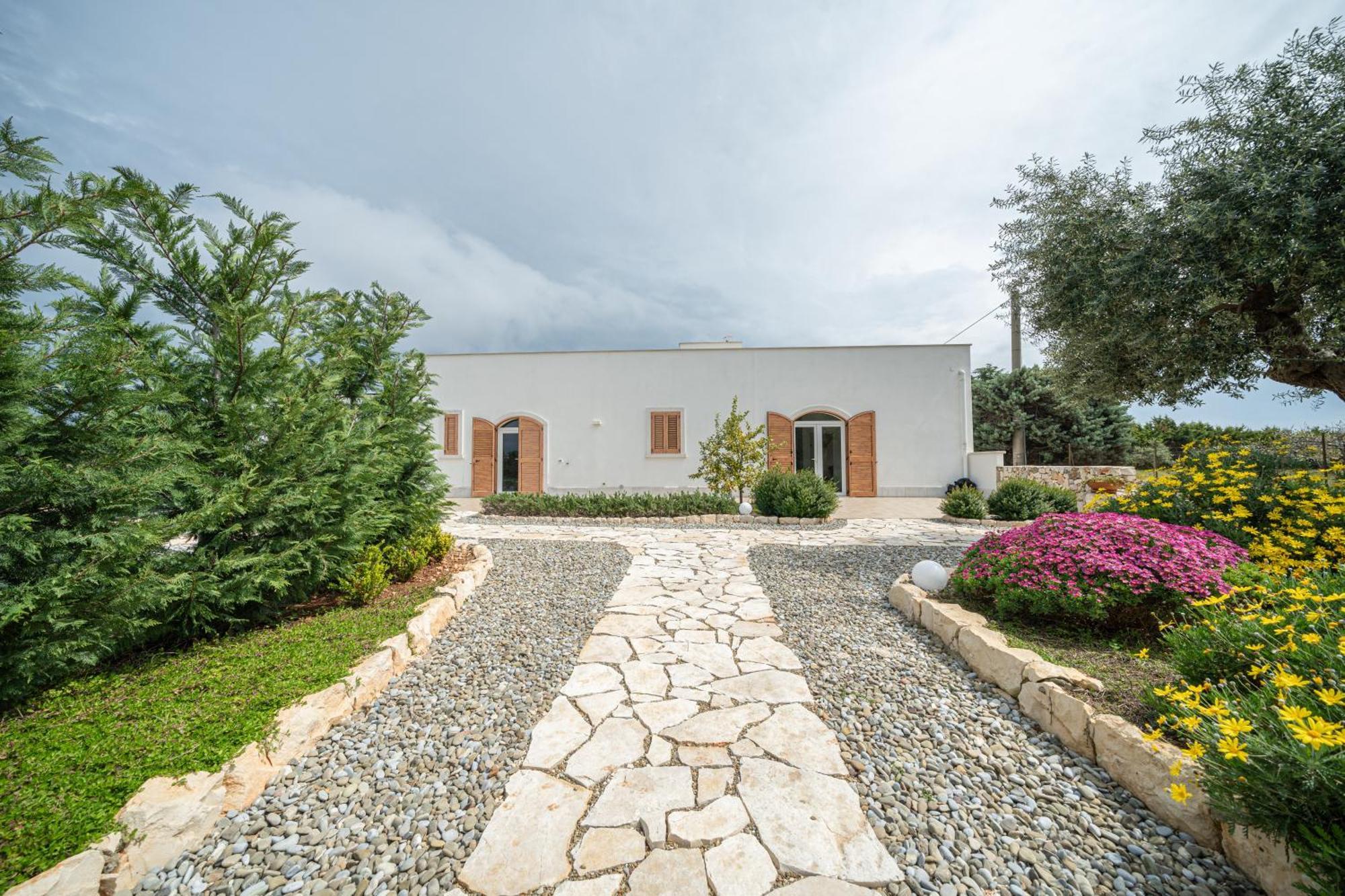 Private Pool & Parking Donna Lina Villa Conversano Luaran gambar